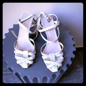 $50🔥Diesel light grey sandals size 8.5US or 39